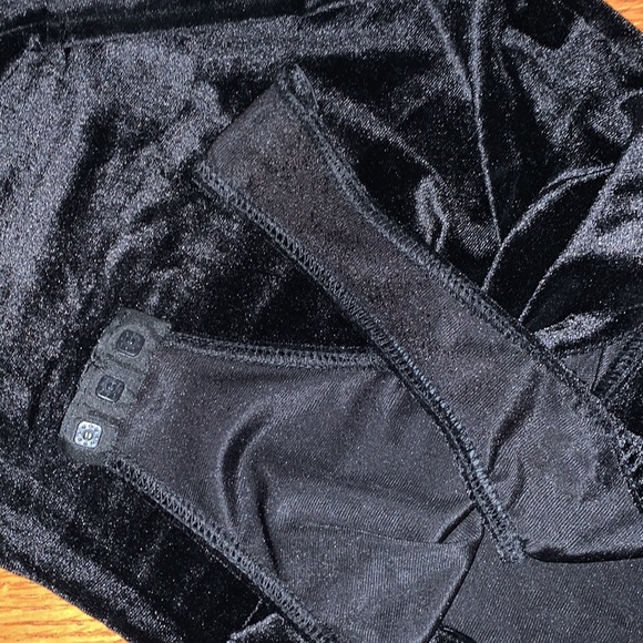 MISSGUIDED Black velvet, long sleeve, turtle-neck bodysuit. Size 2 - Picture 6 of 9